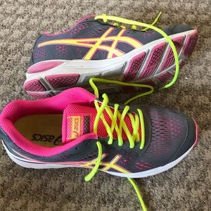 ASICS shoes size 8.5 EUC